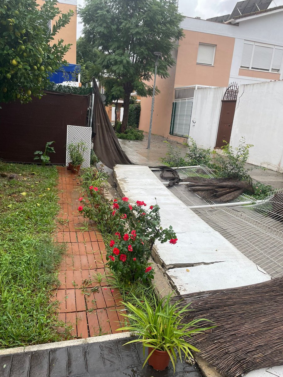 fersotram1's tweet photo. Que dices @MAPFRE_ES que el servicio de urgencia más próximo es el próximo lunes,el mismo lunes retiro todos los  seguros con vosotros, que no tenéis vergüenza https://t.co/M1GKJz8qkI