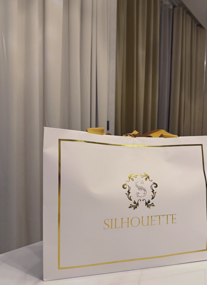 ได้ชุดแล้วตื่นเต้นเลย! 😆🤍
เจอกันพรุ่งนี้นะคะ  see you guys tomorrow ka

🧡 ELLE FASHION WEEK 2025
📍 River Park at ICONSIAM

#ellefashionweek2025
#EFW25ATICONSIAM #EFW2025