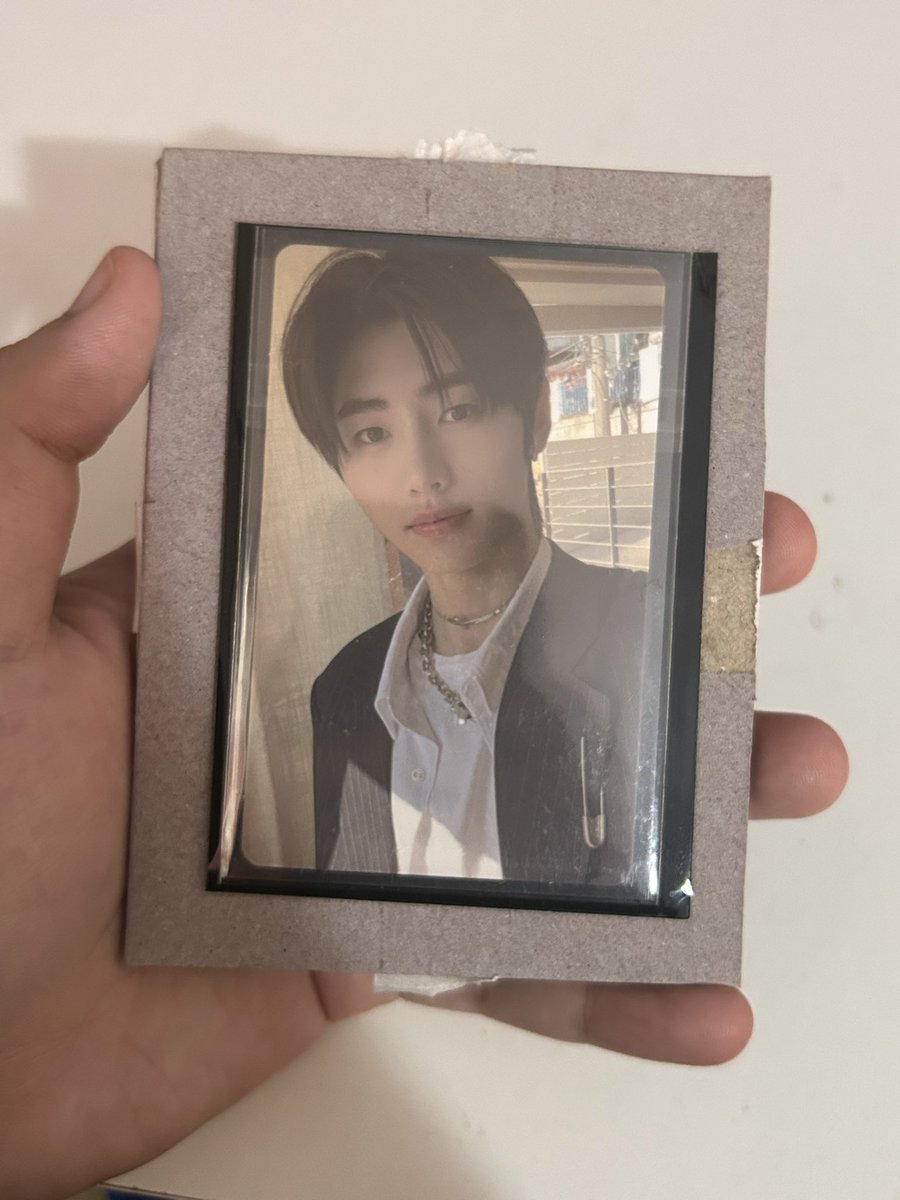 hoonpoetic's tweet photo. Feedback super positivo para a @dohooncaptor !! Foi uma querida o tempo todo, a entrega veio super rápido e ainda ganhei vários brindes 🫶🏼 https://t.co/oAkGTycGL9