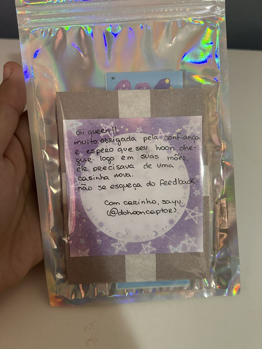 hoonpoetic's tweet photo. Feedback super positivo para a @dohooncaptor !! Foi uma querida o tempo todo, a entrega veio super rápido e ainda ganhei vários brindes 🫶🏼 https://t.co/oAkGTycGL9