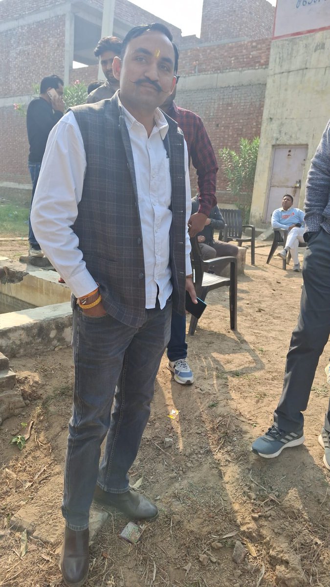 Sampigupta's tweet photo. #UPCM 
@myogiadityanath
@AmitKAnandIPS
#AmrohaPoliceInNews
#DGPUPInNews
#UPPInNews
#UPPolice
@Uppolice
@amrohapolice
@digmoradabad
@dgpup

हसनपुर में वृद्ध ज़मीन मालिक से 1 करोड़ की रंगदारी मांगने का आरोप, विरोध करने पर परिजनों के साथ मारपीट https://t.co/UT3Dcf7wvi