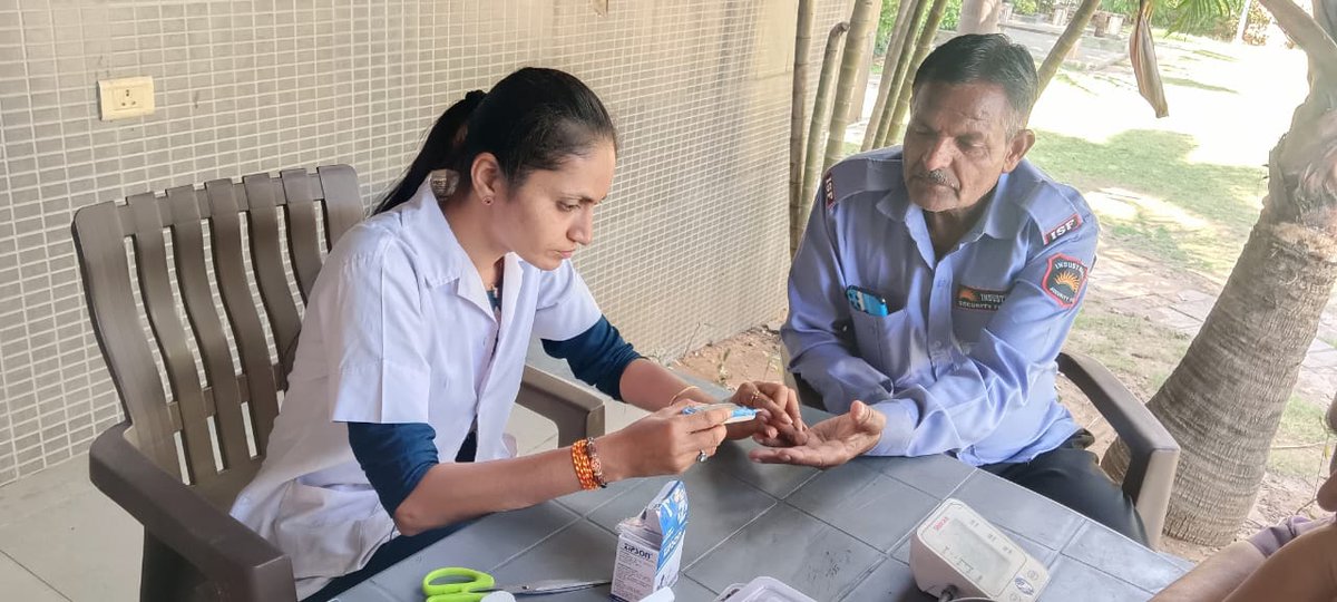 KosmadiSbcc's tweet image. 14 નવેમ્બર - વિશ્વ મધુપ્રમેહ દિવસ
અંતર્ગત રુદ્રાસ રેસી. કોસમડી ખાતે 30+ લોકોનું ડાયાબિટીસ અને હાયપરટેન્શનની તપાસ કરવામાં આવી...

AAM- Kosmadi
PHC - Kharod
Ankleshvar