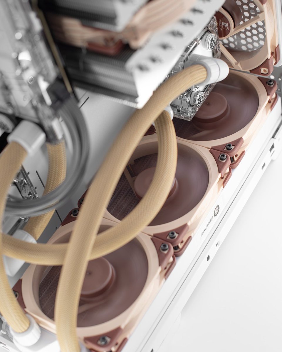 thinkcomps's tweet image. ➔ CASE MOD ➔ This week for Case Mod Friday we have the White Colored Coffee from by_niklot! This build is done inside the SSUPD Xhuttle case mixing both air and watercooling and you can see why the build is called white colored coffee! thinkcomputers.org/case-mod-frida…