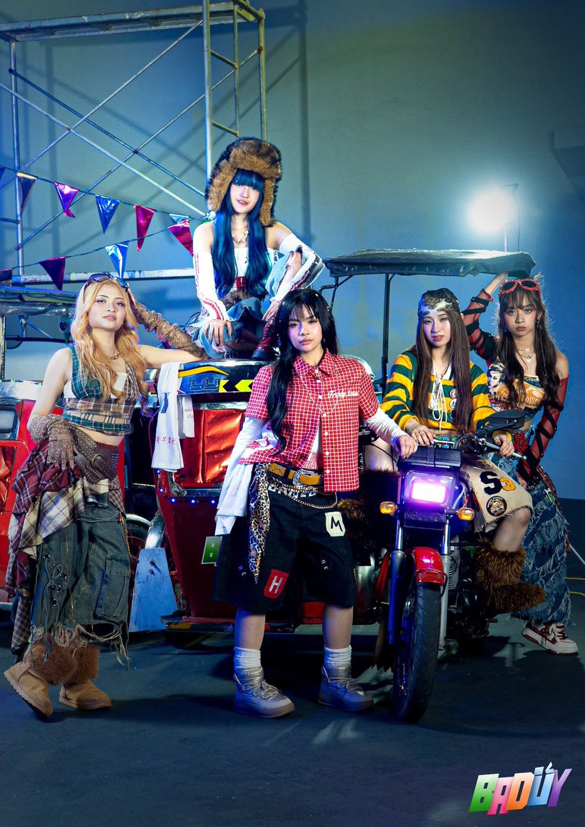 allchartsPH's tweet image. Julie Anne San Jose (@MyJaps) and VVINK currently hold the top two spots on iTunes PH chart.