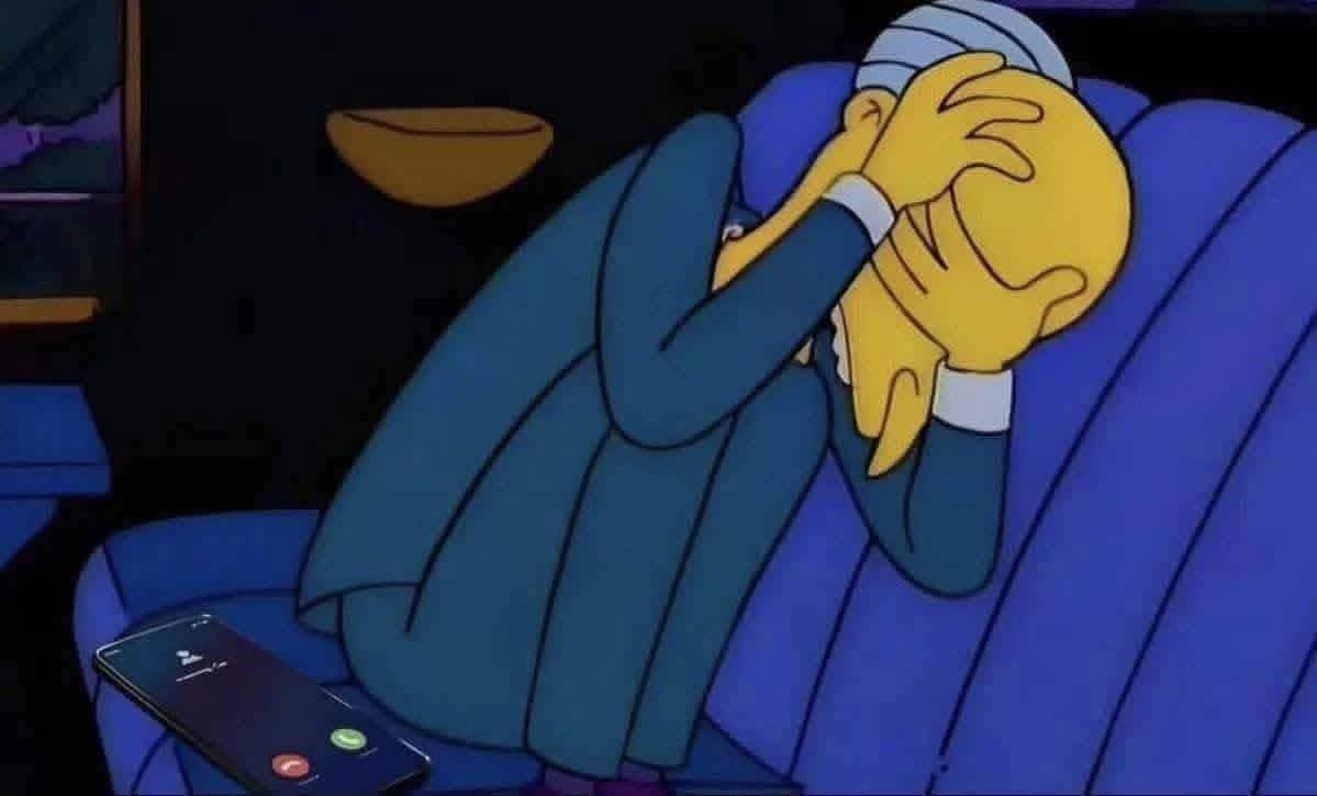 dadoacm's tweet image. نقولك حاجة نرن عليك خير من الرسائل
انا : 😂😂😂😂😂😂