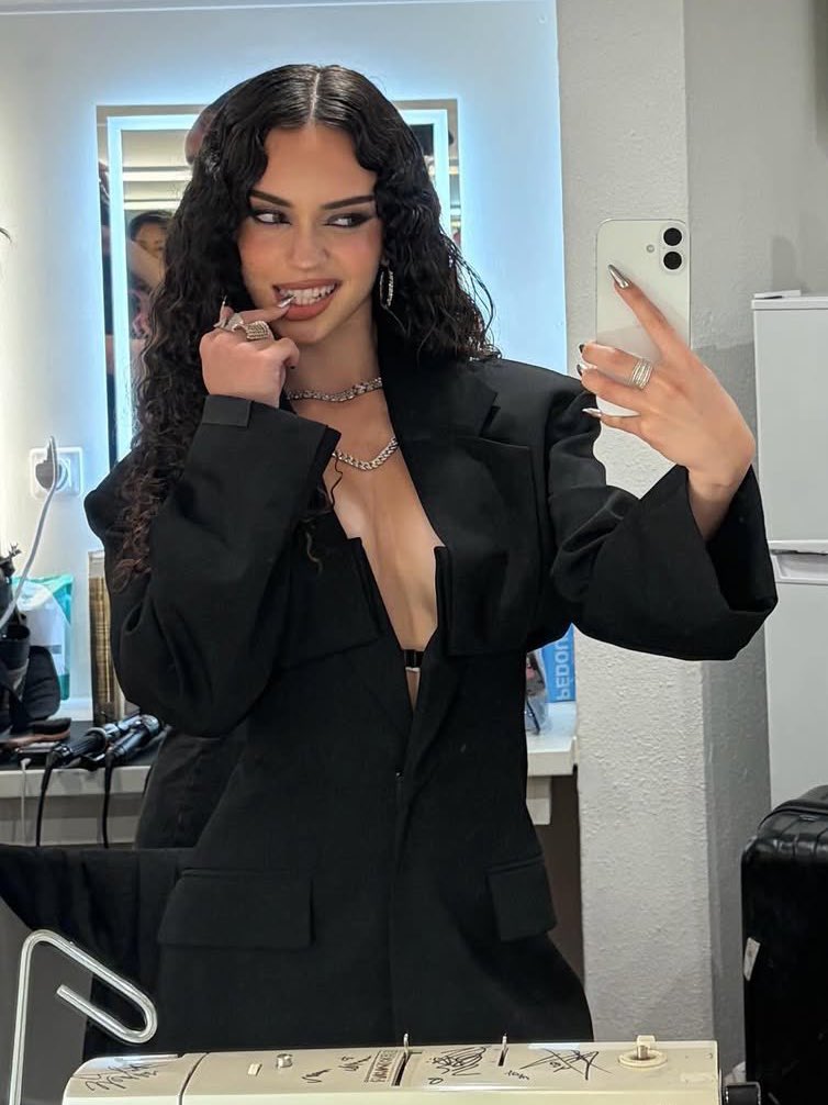 danielaspic's tweet image. 