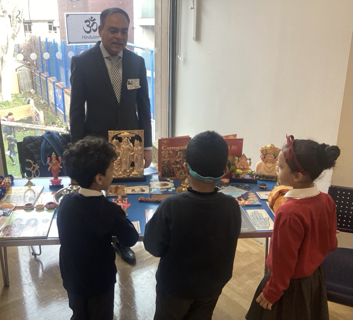 MayflowerSch's tweet image. At Mayflower we celebrated Interfaith Week! We had wonderful faith leaders and guests, they talked to our pupils about the importance of Interfaith and their beliefs. We had interfaith exhibition : Displays of various artefacts, objects, books and posters. 
#InterfaithWeek