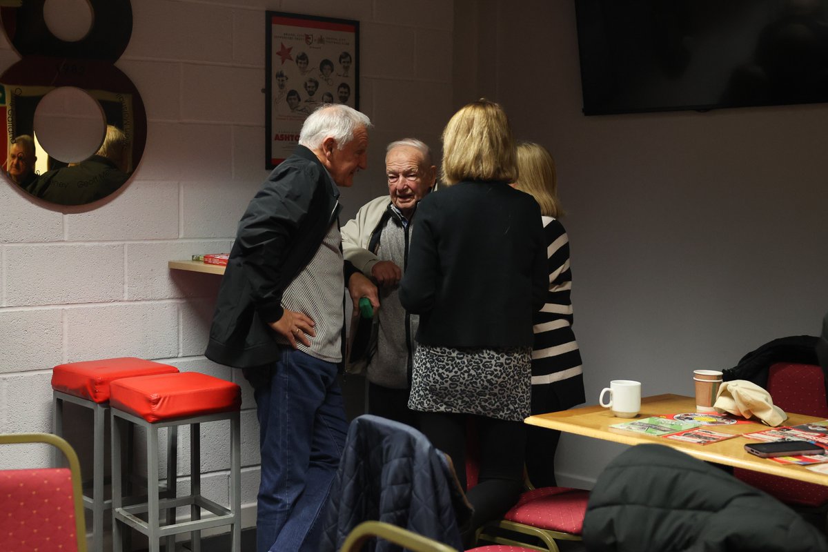 RobinsFound's tweet image. November&apos;s Robins Memories session had record attendance with over 80 City fans coming together to remember our club over a cup of tea! ☕️

Interested in attending the next session? Robins Memories runs every 2nd Monday of the month from 10 - 12 at @ashtongatestad, no sign up…