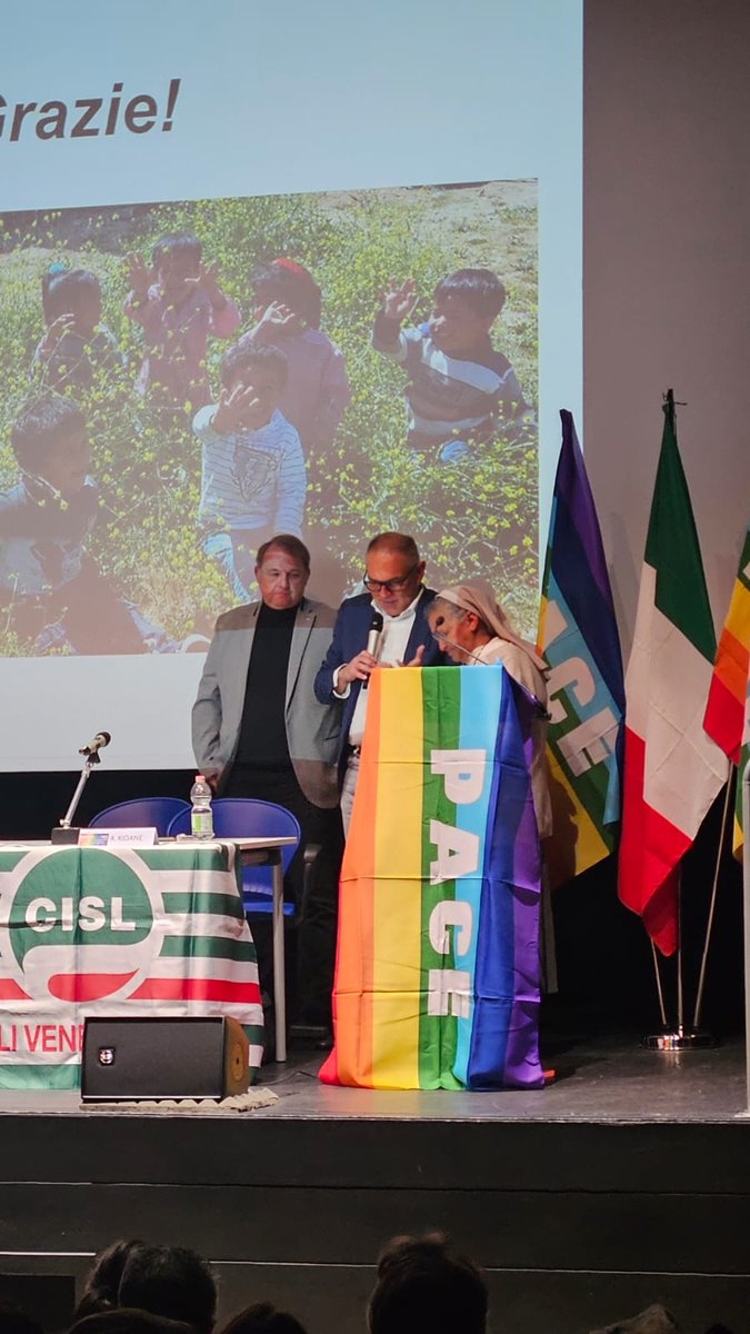 🕊️☮️Ieri a Venezia, l’incontro “Educare alla pace e alla non violenza, costruire comunità e difendere la dignità umana” di @cislveneto e <a href="/cislfvg/">Cisl Friuli-VG</a> .
Grazie a Suor Aziza, Oksana e Adam per le loro testimonianze di forte valore umano e civile.
#MaratonaPerlaPace @cislnazionale
