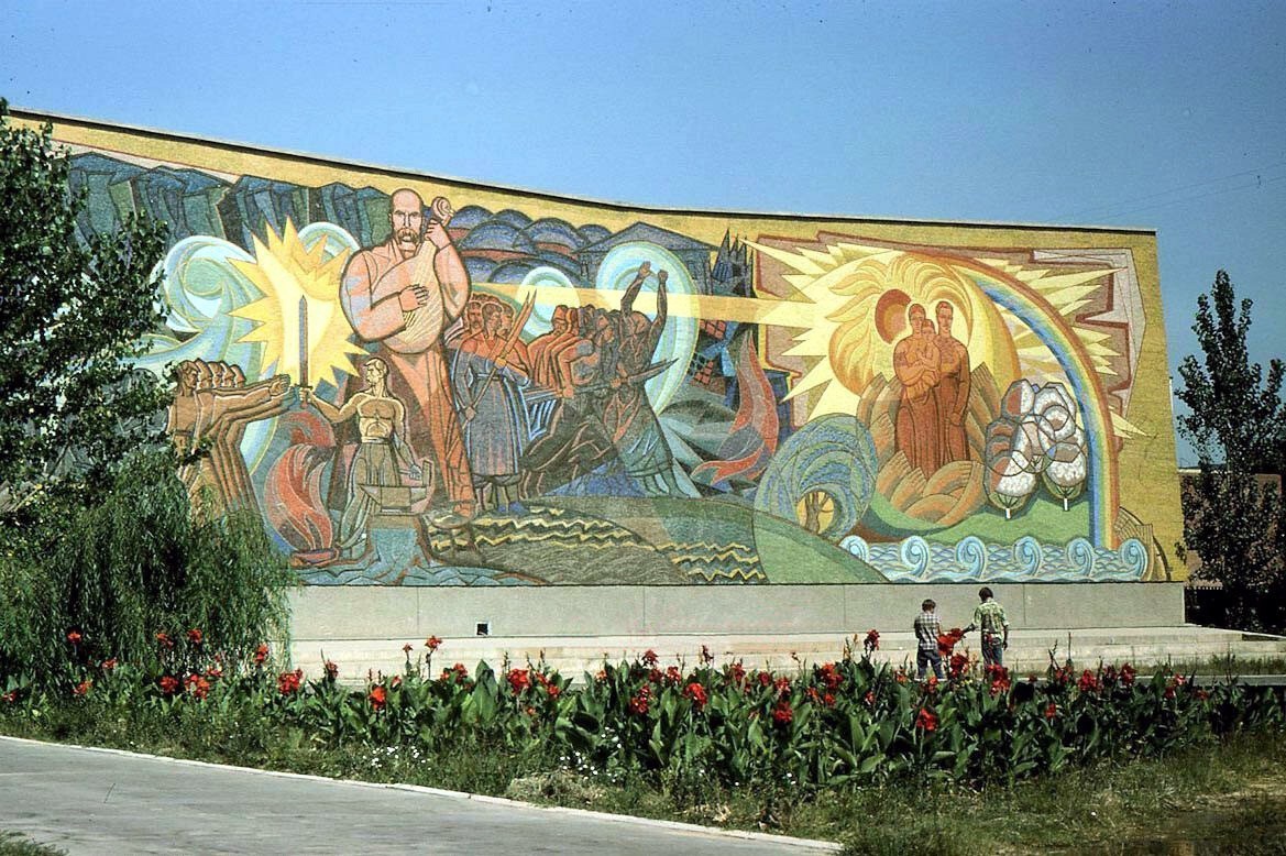 Mosaic panel dedicated to the work of the Ukrainian poet Taras Shevchenko, on the wall of the pool of school No. 110, Tashkent, Uzbek SSR, 1975