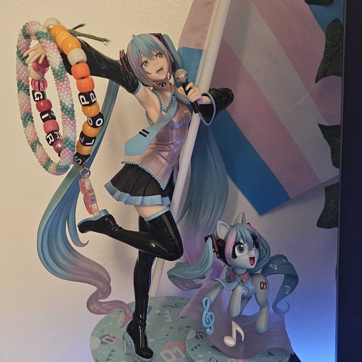 Happy Trans week yall! 🏳️‍⚧️
Im celebrating by trying progesterone for the first time after a year of hrt! It's gonna be awesome