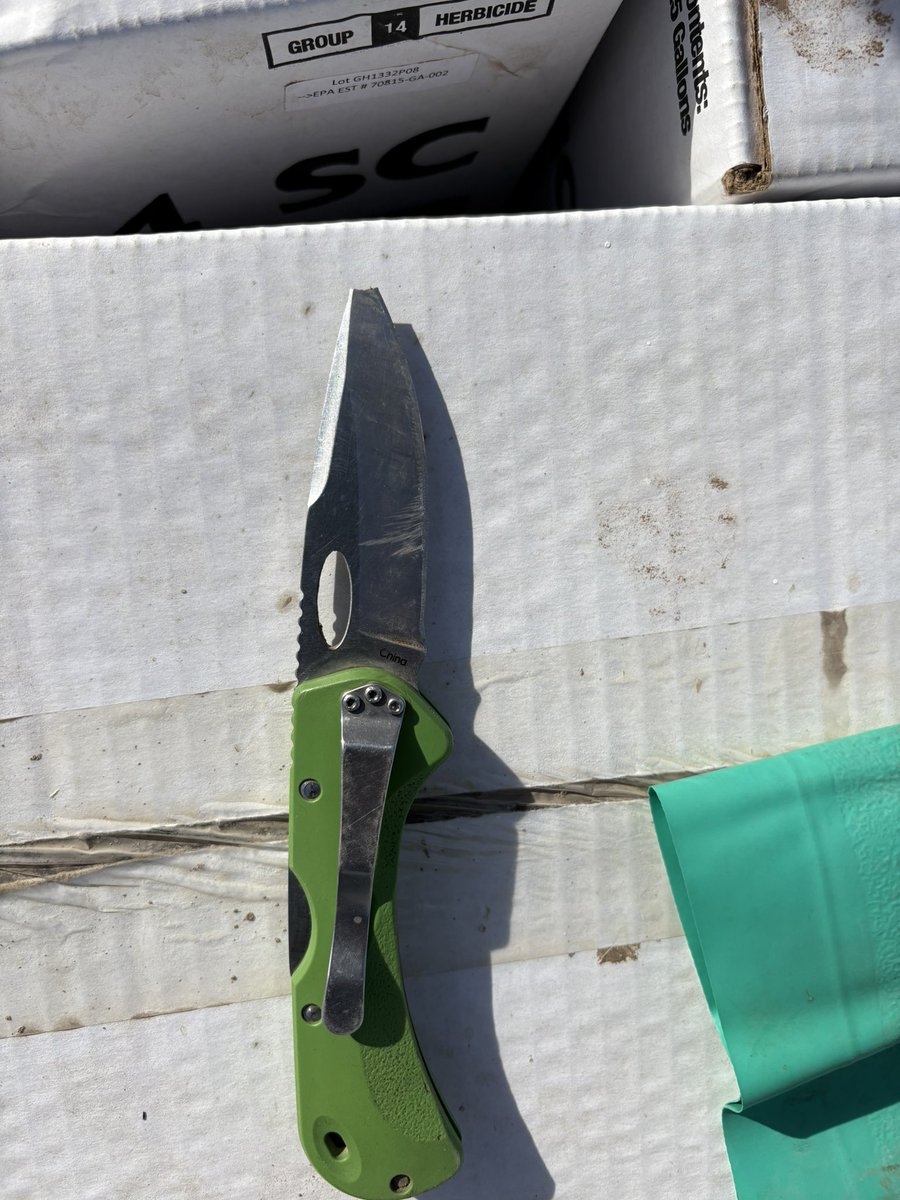 Colo_Drylander's tweet image. John Deere tool quality has really went down hill. This pry bar is less than a year old and the tip is already broken off