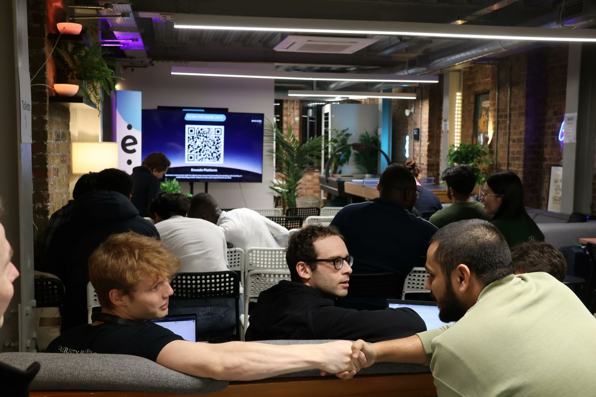 encodeclub's tweet image. Builders are arriving at Encode Hub for the Arc DeFi Hackathon!

We&apos;re here for a full weekend of hacking - powered by @arc, the Economic OS for the internet.

Let’s build.