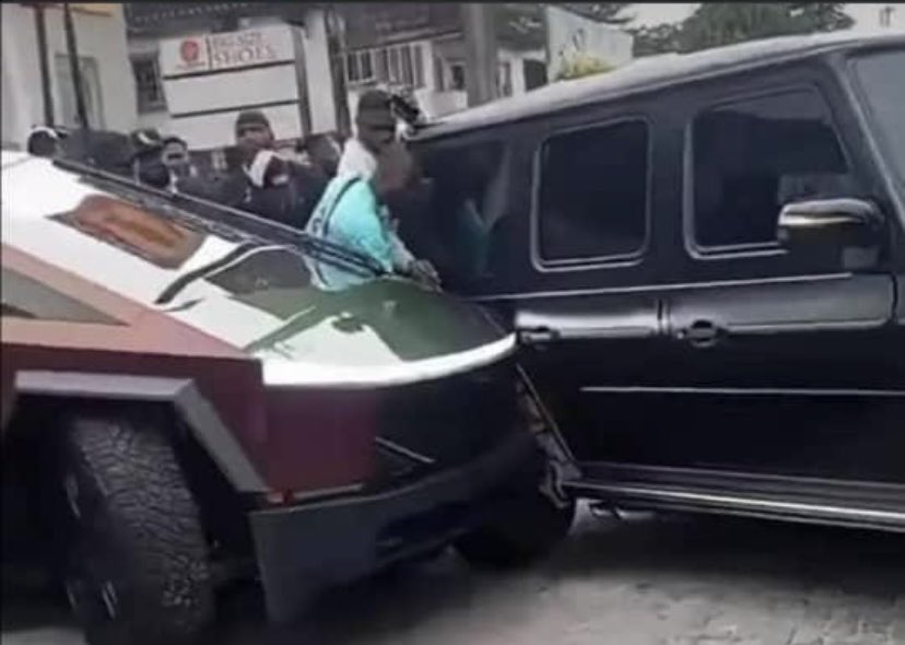 Cyber truck and G wagon 😳
nothing like “do you know who I am" two of them nah I am that I am😂