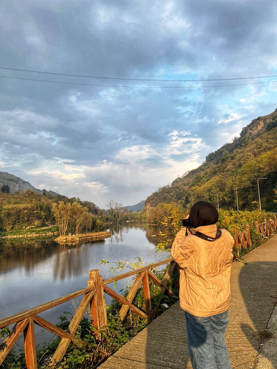 Trabzon İl Milli Eğitim Müdürlüğü tarafından başlatılan #TutElimdenÖğretmenimProjesi ile
<a href="/nrbngecer/">Nur Banu GEÇER</a> ’in koordinatörlüğünde Bir Objektiften Trabzon’un Renklerini görmeyi amaçlıyoruz 📸
<a href="/TrabzonArge/">TrabzonArge</a>