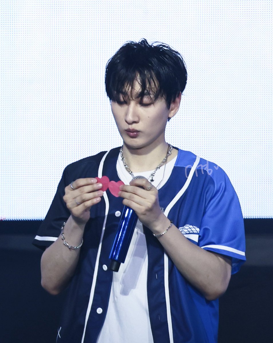 251114 SUPER SHOW 10 in Taipei

이 하트 이렇게 해면
너무 귀엽잖아🥹🥹🥹💙

#슈퍼주니어 #슈주 #superjunior #sj #suju
#은혁 #혁재 #hyukjae #eunhyuk