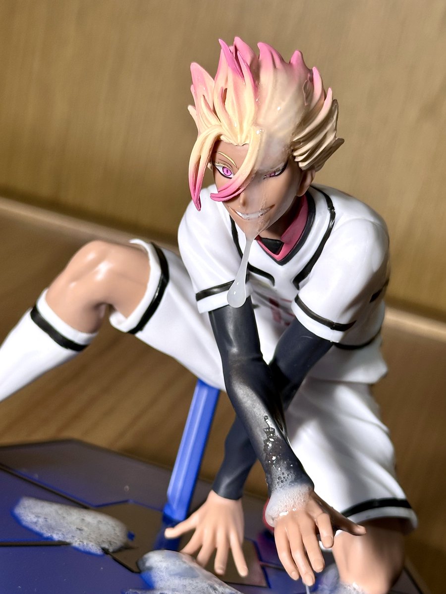 r4juf's tweet photo. sdくんにぶっかけた
イケメンの顔が汚れるのっていいよね

下に垂れてるのは唾です
上手にかかんなかった
#フィギュアぶっかけ https://t.co/iD4fdSkgfG