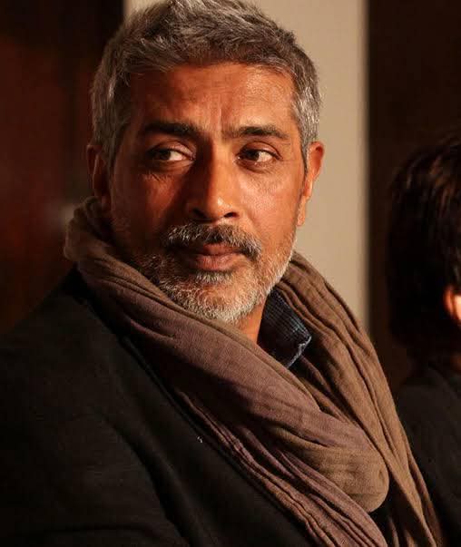 Itz_Sameerf_007's tweet photo. Man of the moment!

#Apharan #Gangaajal https://t.co/ZvbmGvmiFh