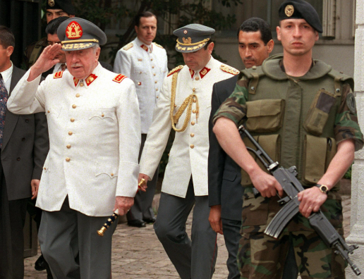 Prezidentské volby v Chile 

V Chile se tuto neděli bude konat první kolo prezidentských voleb. 

Podle mě je to příběh, který by díky své zápletce mohl zajímat i zdejší publikum. Pohodlně se usaďte, epický souboj mezi komunismem a krajní pravicí právě začíná🧵