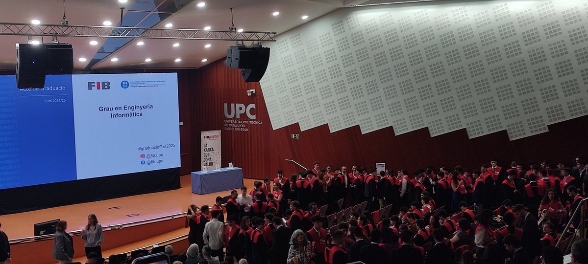 Avui tenim graduació del petit a <a href="/la_UPC/">Universitat Politècnica de Catalunya (UPC)</a>  
Què ràpid que ha anat la vida!