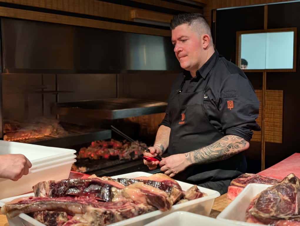 ¡Indescriptible🥩💎! Lo que sucedió ayer en la “I Jornada Gastronómica del Buey🐂” en el Restaurante Hotel #Abadesa en #Burgos es indescriptible y solo queda rendirse ante lo que ves, lo que degustas y a lo que sientes🔥❤️.
 
Lo que ha conseguido Guillermo, María y todo su