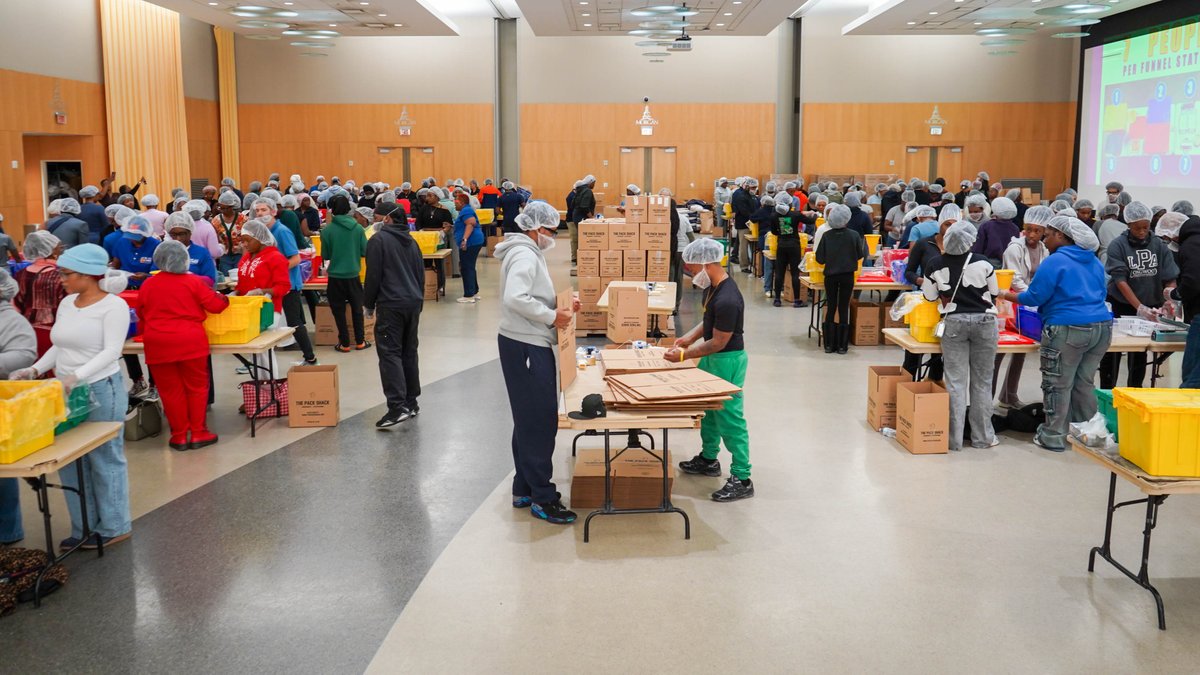 MorganStateU's tweet photo. Morgan gives back!

A total of 110,568 plant-based, clean-label meals were packed yesterday during our annual Food Resource Center event.

Student leaders, faculty, staff, and community partners came together for an inspiring day of service, working side by side to prepare meals that will support members of our community facing food insecurity.

#MorganOnSocial #FeedTheFunnel #MorganStrong