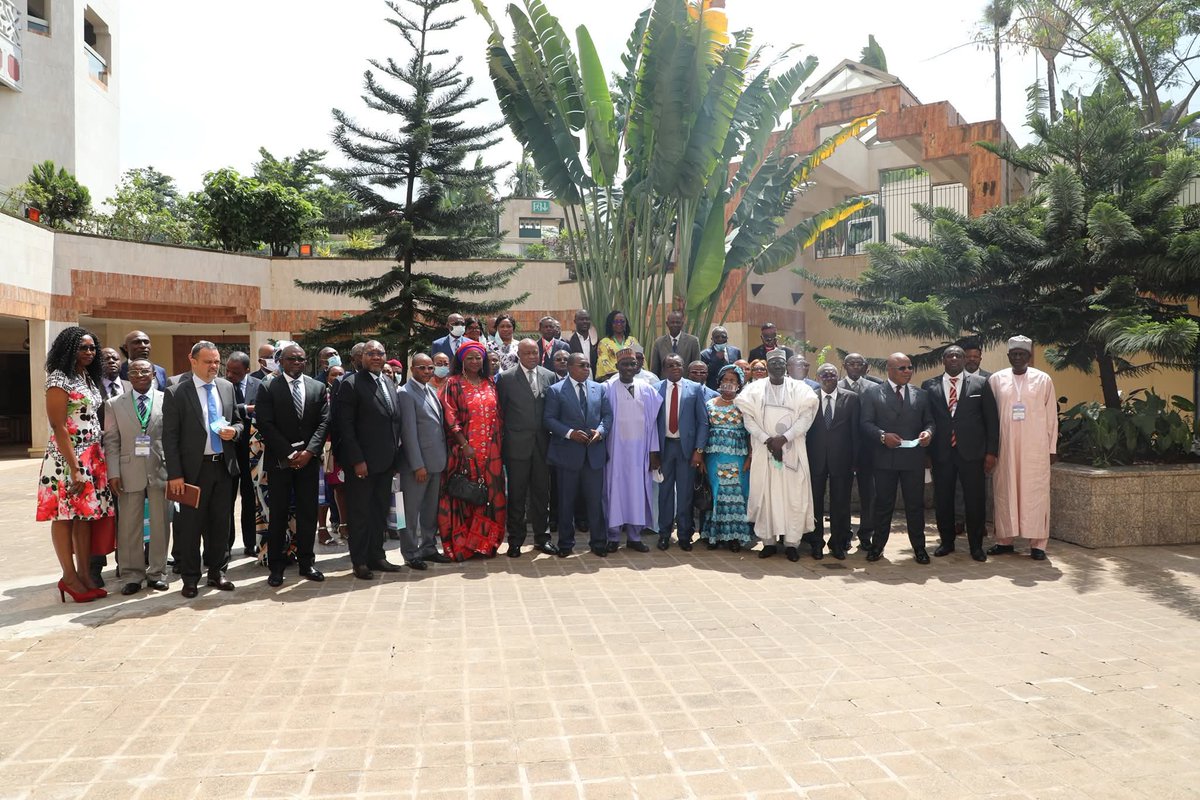 developcameroon's tweet photo. Thread: ##Cameroun, Y aura t il 1évaluation de la #SND30 ?
Cette photo a été prise le 16/11/20 à #Yaounde. Présents aux côtés de politiques, d'universitaires, nous avions relayé le #Lancement_SND30. Tous heureux, remplis d'espoir avec ce nouveau pas après le #DSRP et le #DSCE 1/n https://t.co/HhopDN3OEw