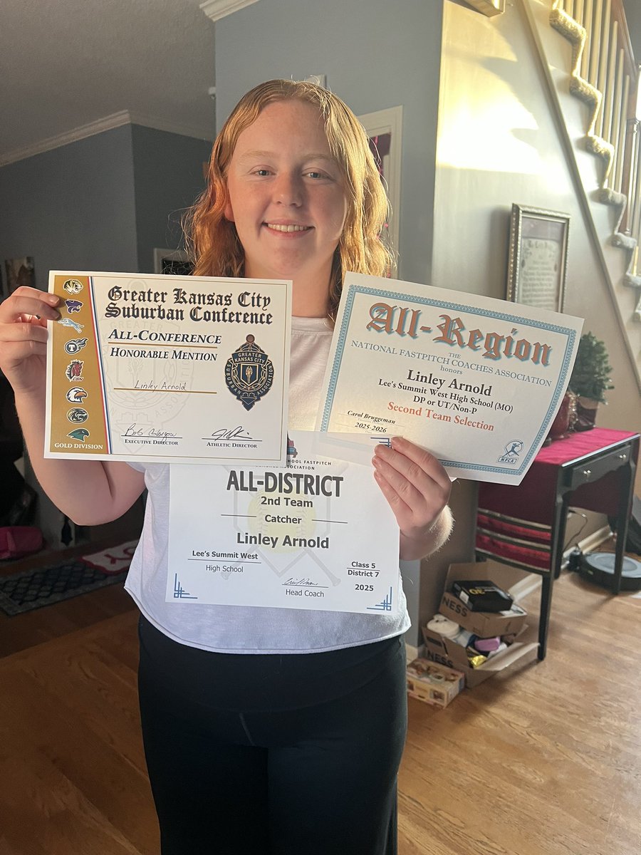 linley_arnold's tweet image. Got awards for highschool yesterday! 
     -all conference honorable mention 
     -2nd team all district C 
     -NFCA all region 2nd team selection 
         DP/UT 
Grateful for my last season of highschool ball! It's one to remember.  
@jccc_softball @LSWsoftball