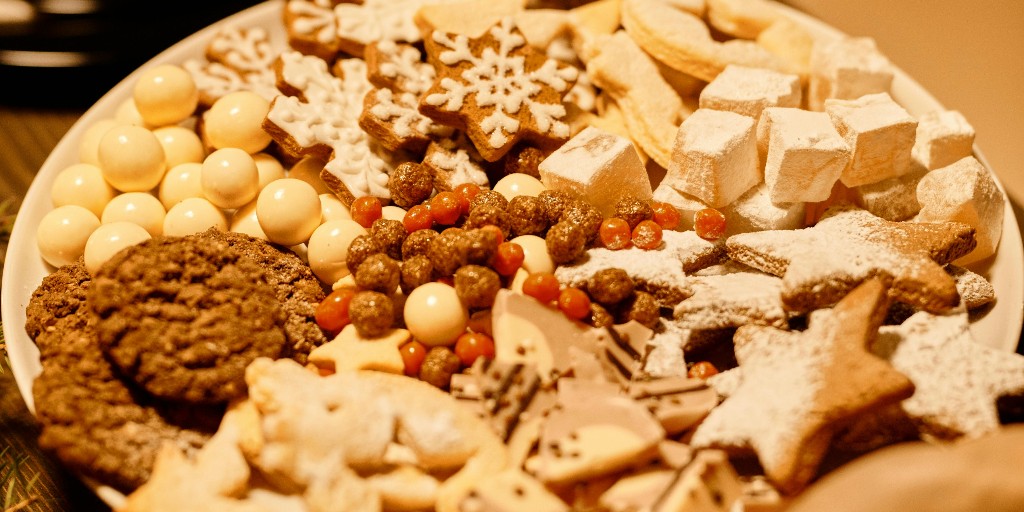 VisitNovato's tweet image. Bake, decorate, and taste your way into the holidays 🍪✨Chef Marco Soto’s Holiday Cookie Workshop hits Nov 20 at The Key Room, festive cookies, pro tips &amp;amp; a take-home sampler. 🎁 Reserve by Nov 19 → ow.ly/FK4250XnZP8 #VisitNovato