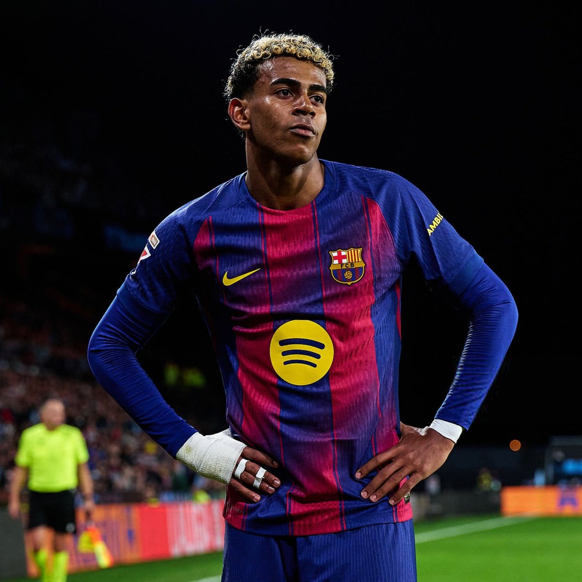 VibesFoot's tweet image. 🗣️ « 𝗦’𝗜𝗟 𝗡𝗘 𝗦𝗘 𝗖𝗢𝗠𝗣𝗢𝗥𝗧𝗘 𝗣𝗔𝗦 𝗖𝗢𝗥𝗥𝗘𝗖𝗧𝗘𝗠𝗘𝗡𝗧, 𝗜𝗟 𝗡𝗘 𝗙𝗘𝗥𝗔 𝗣𝗔𝗦 𝗟𝗢𝗡𝗚 𝗙𝗘𝗨 » 😬

Javier Clemente met en garde Lamine Yamal sur son comportement :

« En tant que joueur, il est très bon, mais le problème, 𝗰&apos;𝗲𝘀𝘁 𝗾𝘂𝗲 𝘀&apos;𝗶𝗹 𝗻𝗲 𝘀𝗲…