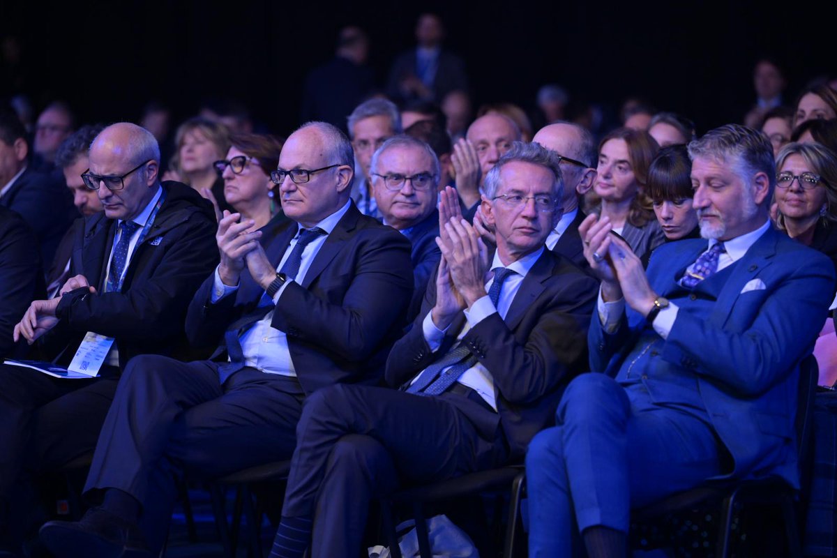 comuni_anci's tweet image. 42ª Assemblea Anci | #Anci2025 
Tre giorni di idee, storie e soluzioni per i territori.

Sindaci, amministratori, imprese e istituzioni insieme su infrastrutture, digitale, welfare, energia, cultura e innovazione.

Ci vediamo il prossimo anno a Verona #Anci2025 

GRAZIE 💪🏻 🇮🇹