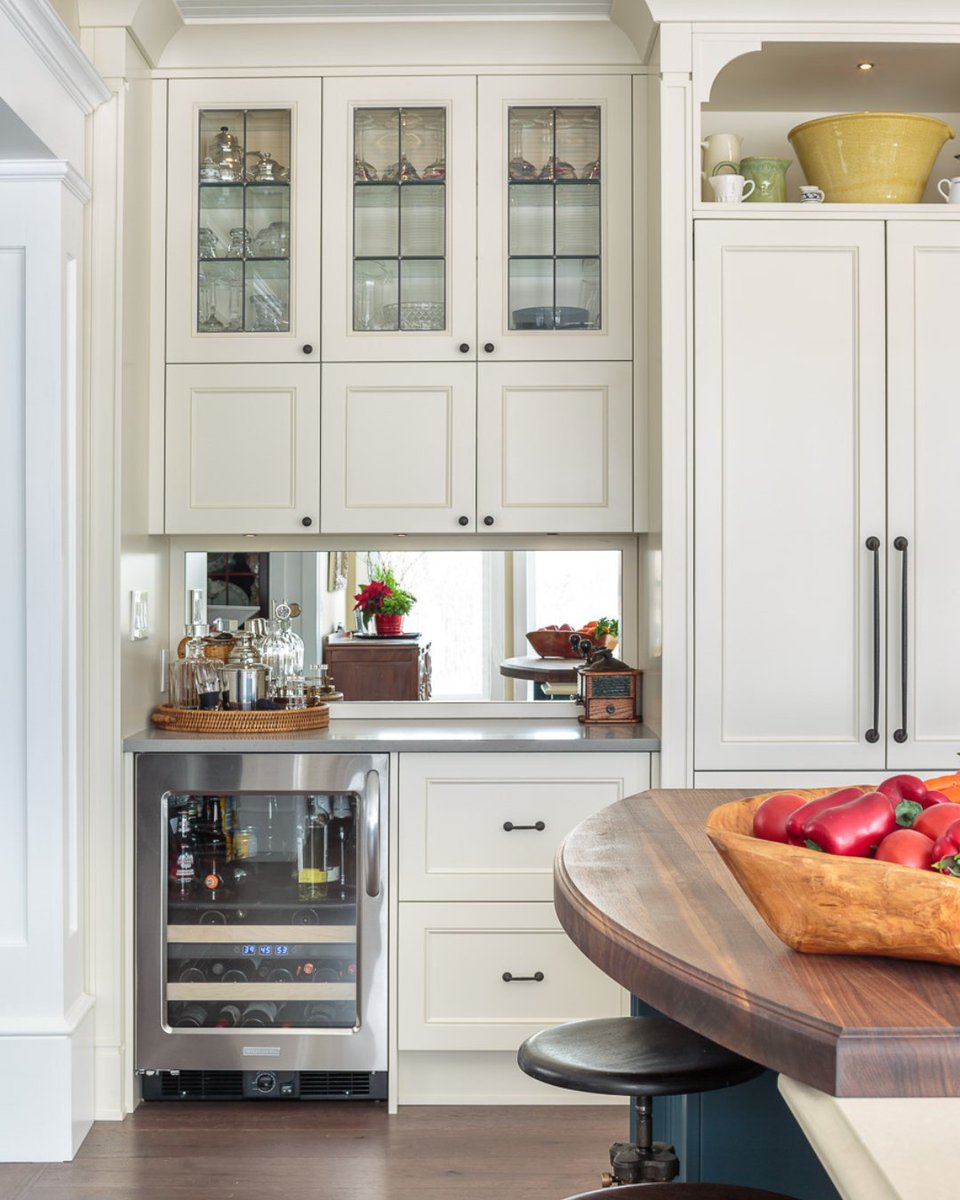 AstroDesign_Inc's tweet image. Coffee Bar Timeless Design by Astro Design Inc. ☕✨

Every season, every moment, is designed with intention and quiet luxury.

🔗 astrodesigninc.com/gallery.html | Ottawa

#AstroDesignInc #DesignBeyondTime #LuxuryInteriors #OttawaDesign #AstroExperience #WinterInteriors