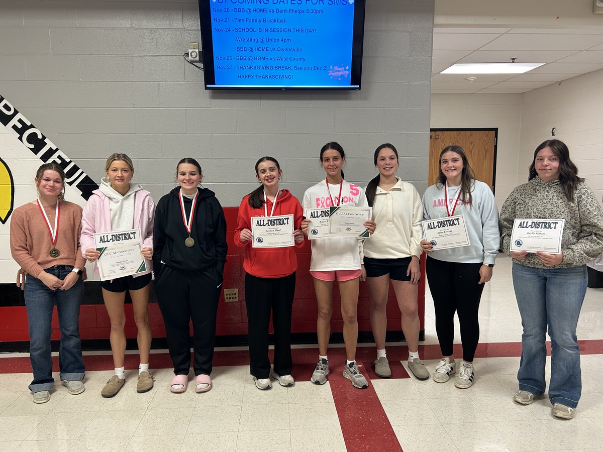 Fall Sports Awards 

We had a great turn out for our Fall Sports awards for Middle and High School. We recognized the Cross Country teams and High School Volleyball team. Congratulations to all our fall athletes on another great season!