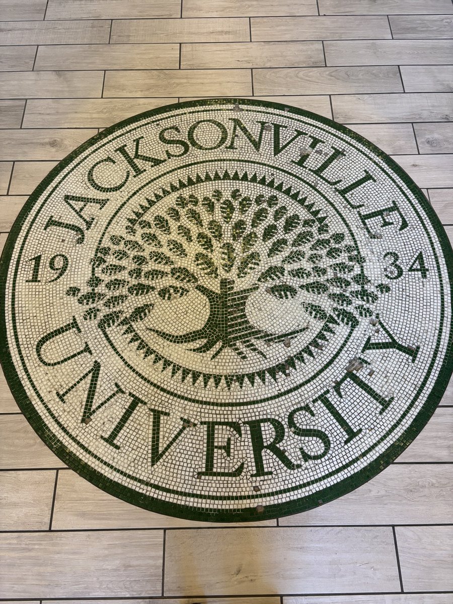 Touring Jacksonville University 

➡️4,000 students &amp; a 14:1 student-faculty ratio
➡️Top majors in Nursing, Business, Marine Science, Aviation &amp; Cybersecurity
➡️100+ student orgs and 17 NCAA D-I teams

#collegevisit #collegeadmission #SunshineState #learnmore