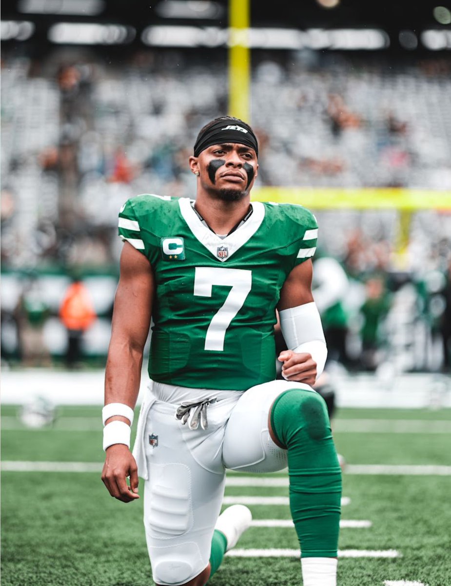 The #Jets are averaging a league-low 139.9 passing yards per game, per <a href="/RichCimini/">Rich Cimini</a>

If they keep that up, it would be the lowest in the NFL since the 2022 Chicago Bears (130.5), who also had Justin Fields as their starting QB