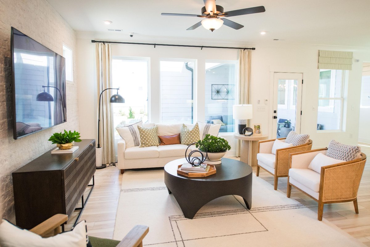 🏡 #FeaturedBuilderFriday 🏡 Discover David Weekley Homes in NoVi! From the mid $400s, these homes feature open layouts, energy-efficient design, and modern finishes—built for comfort, style, and livability. 

🔗bit.ly/44gYzo5 

#DavidWeekleyHomes #NoViAtChathamPark