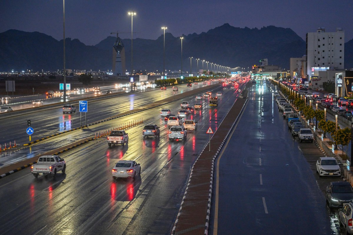 #صور | 📸

هطول أمطار من متوسطة إلى غزيرة شملت مدينة #حائل والمحافظات التابعة لها.
جعلها الله امطار خير وبركة وعم بنفعها أرجاء البلاد.