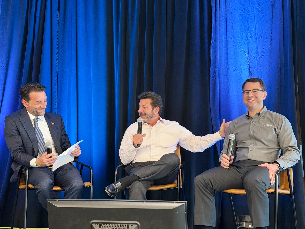 CourtCoolidge's tweet image. Incredible hearing from two leaders responsible for powering Arizona @SRPconnect @apsFYI 

Energy policy impacts every house &amp;amp; every business across the state - and with these two at the helm, Arizona is in great hands 

&amp;amp; bonus-they make talking about power fun! ⚡️⚡️