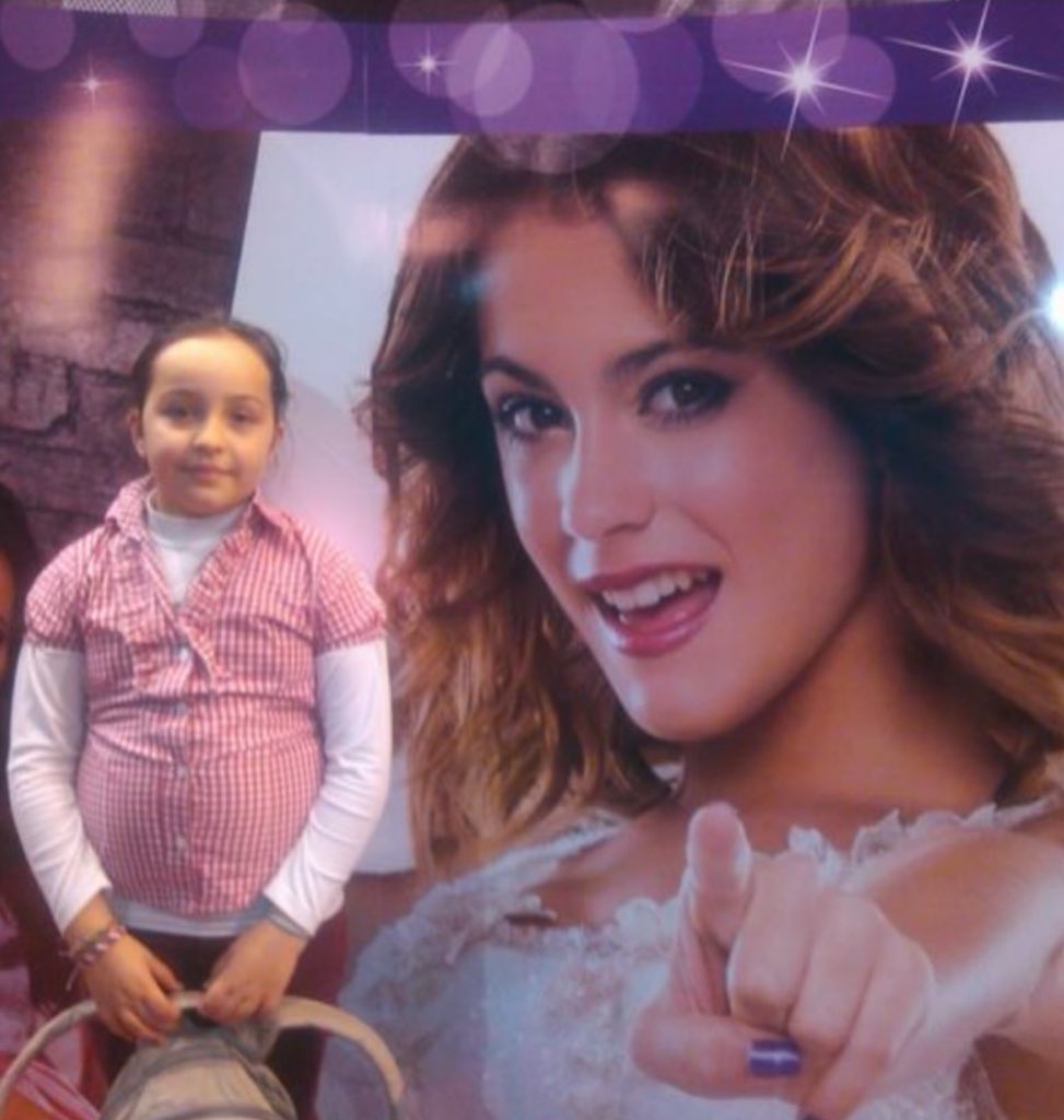 miicuupag's tweet photo. Iría con mi mamá, que me acompañó siempre desde el primer show pero nunca tuvimos la posibilidad de vivirlo juntas 🥺 Sería un regalo hermoso para ambas ❤️‍🩹🙏

La foto me la sacó ella en uno de mis primeros shows! Siempre me acompaña y me espera ❤️‍🩹🥹🙏🙏🙏🙏❤️‍🩹🤞🏻

 #FUTTTURAxBNA https://t.co/nt6ShNv10b