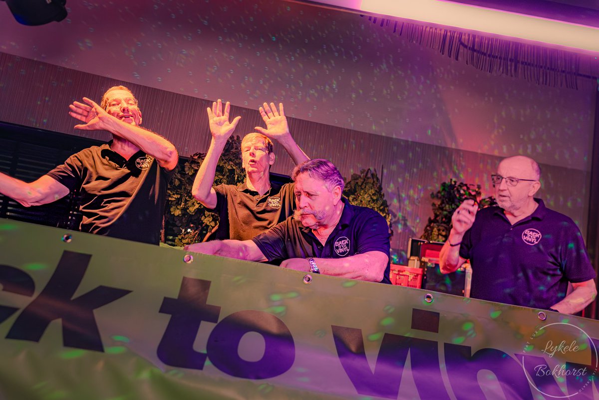 Back2Vinyl's tweet image. Jaaaa, het is zover: nog even terugblikken op een ontzettende leuke en gezellige Back to Vinyl.
Lykele heeft werkelijk een top shoot gemaakt en deze met ons gedeeld. Hier tref je een kleine selectie aan van de foto's. De rest vind je op onze webpagina: 
backtovinyl.nl/8-november-202…