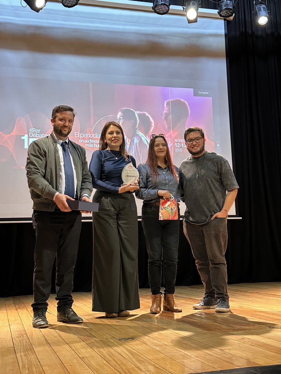 PeriodismoUSFQ's tweet image. Se reconoció a @ECUADORCHEQUEA como uno de los aliados más antiguos de Periodismo, que ayuda a los estudiantes a ver la importancia del fact checking y evitar la desinformación. 

#PerDebate25