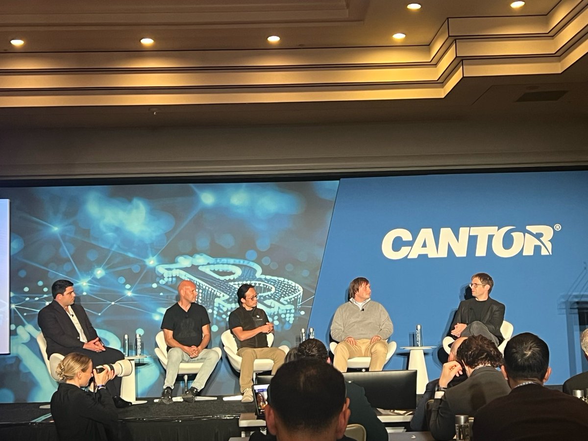 wintermute_t's tweet image. Wrapped up an incredible week in the US! 🇺🇸

Our CEO @EvgenyGaevoy spoke at @Official_Cantor #CantorCrypto and The Bridge by @TheTieIO, while our team (@DavidMicley @danmon_ ) connected with counterparties throughout the week

Great conversation and see you at the next one! 🫡