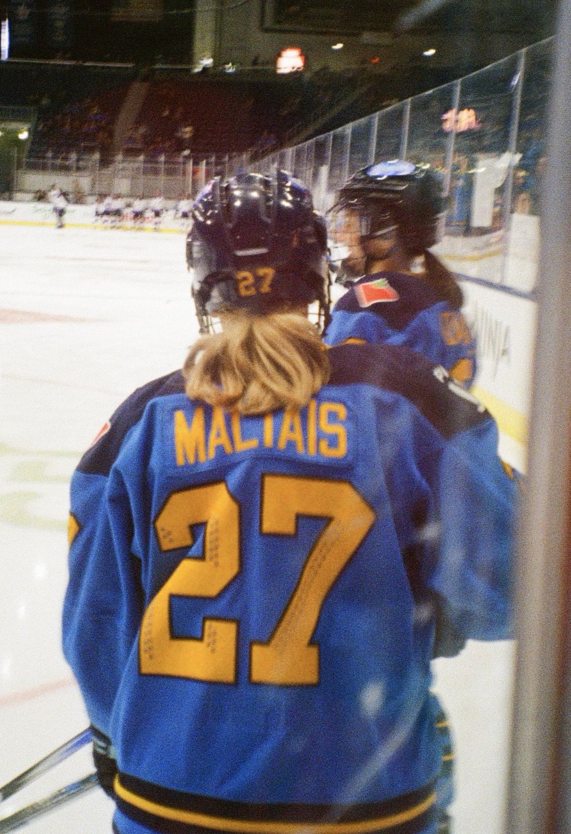 picatstri's tweet image. hi #hockeytwt i’m doni and SO late to this trend

⟡ 20. he/they 🇨🇦 
⟡ toronto marlies &amp;gt;&amp;gt;
⟡ #LeafsForever &amp;amp; #GoHabsGo (i know, i know) + sceptres &amp;amp; victoire 
⟡ goalie/goalie-lover enthusiast
⟡ i love making gifs and graphics and film photography !!