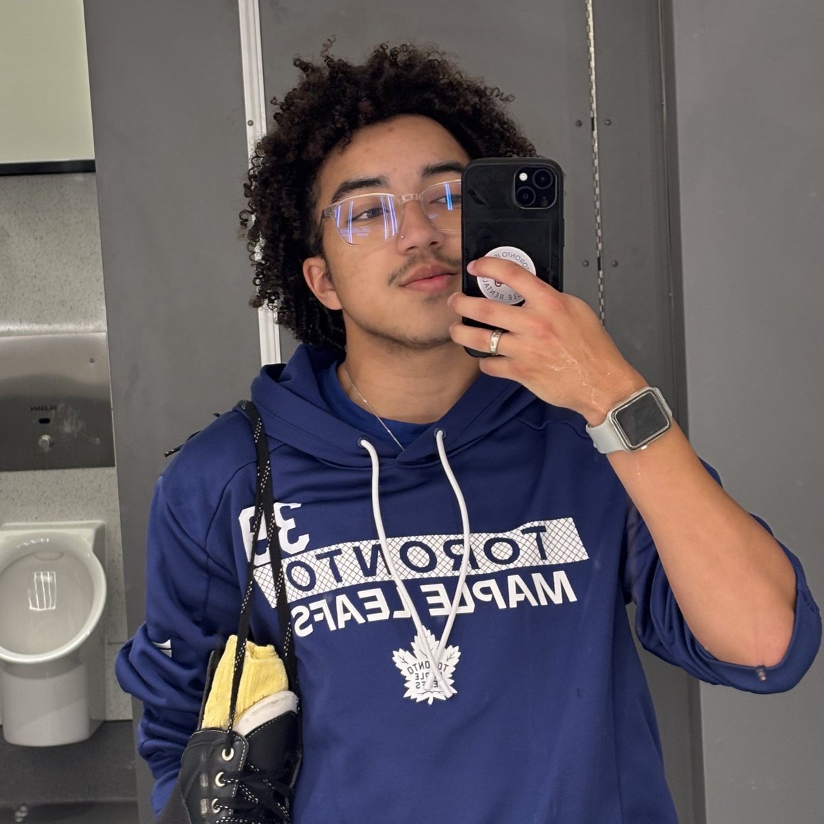 picatstri's tweet image. hi #hockeytwt i’m doni and SO late to this trend

⟡ 20. he/they 🇨🇦 
⟡ toronto marlies &amp;gt;&amp;gt;
⟡ #LeafsForever &amp;amp; #GoHabsGo (i know, i know) + sceptres &amp;amp; victoire 
⟡ goalie/goalie-lover enthusiast
⟡ i love making gifs and graphics and film photography !!