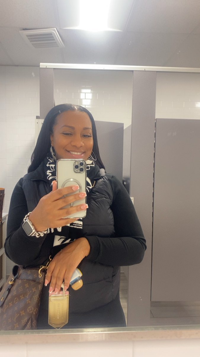 tasha0724's tweet image. Happy Friday! #FridayVibes #selfie #teacherlife