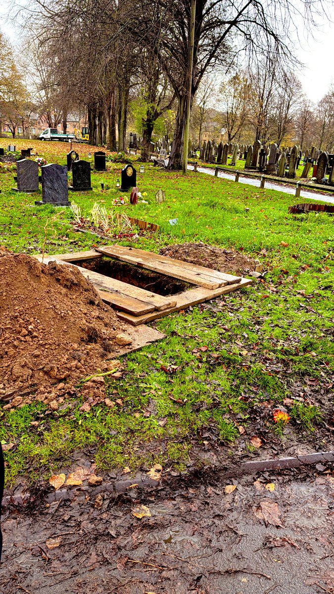 AbuHafsah1's tweet image. I attended a baby Janazah today.

There’s nothing that humbles you like standing over the grave of a baby that’s barely the size of your forearm.

In that moment, all the things you stress about suddenly feel pointless.

Indeed, to Allah we belong and indeed to Him we shall…