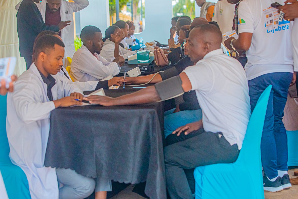 RBCRwanda's tweet image. Uyu munsi u Rwanda rwifatanyije n&apos;isi yose kuzirikana Umunsi Mpuzamahanga wahariwe kurwanya Diyabete. Ni igikorwa cyaranzwe n&apos;imyitozo ngororamubiri no gusuzuma indwara zitandura ku bakozi bo mu bigo bitandukanye.
Uyu mwaka, u Rwanda rwahisemo by&apos; umwihariko insanganyamatsiko…