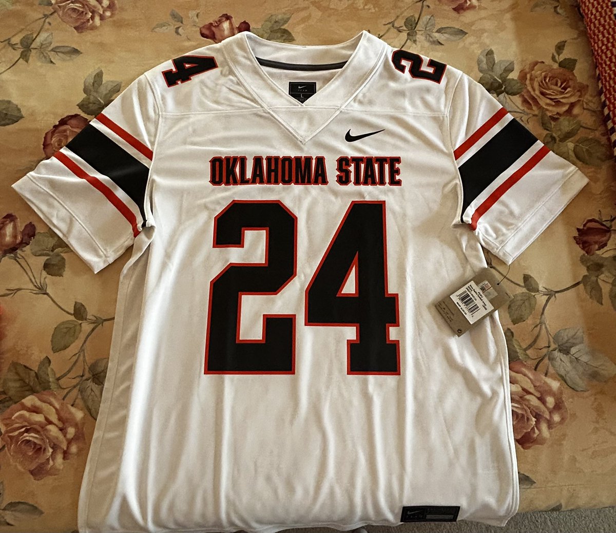 sadOKSTfan's tweet image. 🚨 IT&apos;S TIME FOR ANOTHER OSU GIVEAWAY 🚨 

🟠⚫️Brand new Nike Oklahoma State Football Jersey‼️ (Size Adult Large)

How to enter:

1) Follow @sadOKSTfan ❗️🟠

2) Retweet❗️ &amp;amp; Like❗️🟠

3) Tag 3 people in the comments❗️🟠

Winner will be selected November 22nd.

#ROLLDAMNPOKES