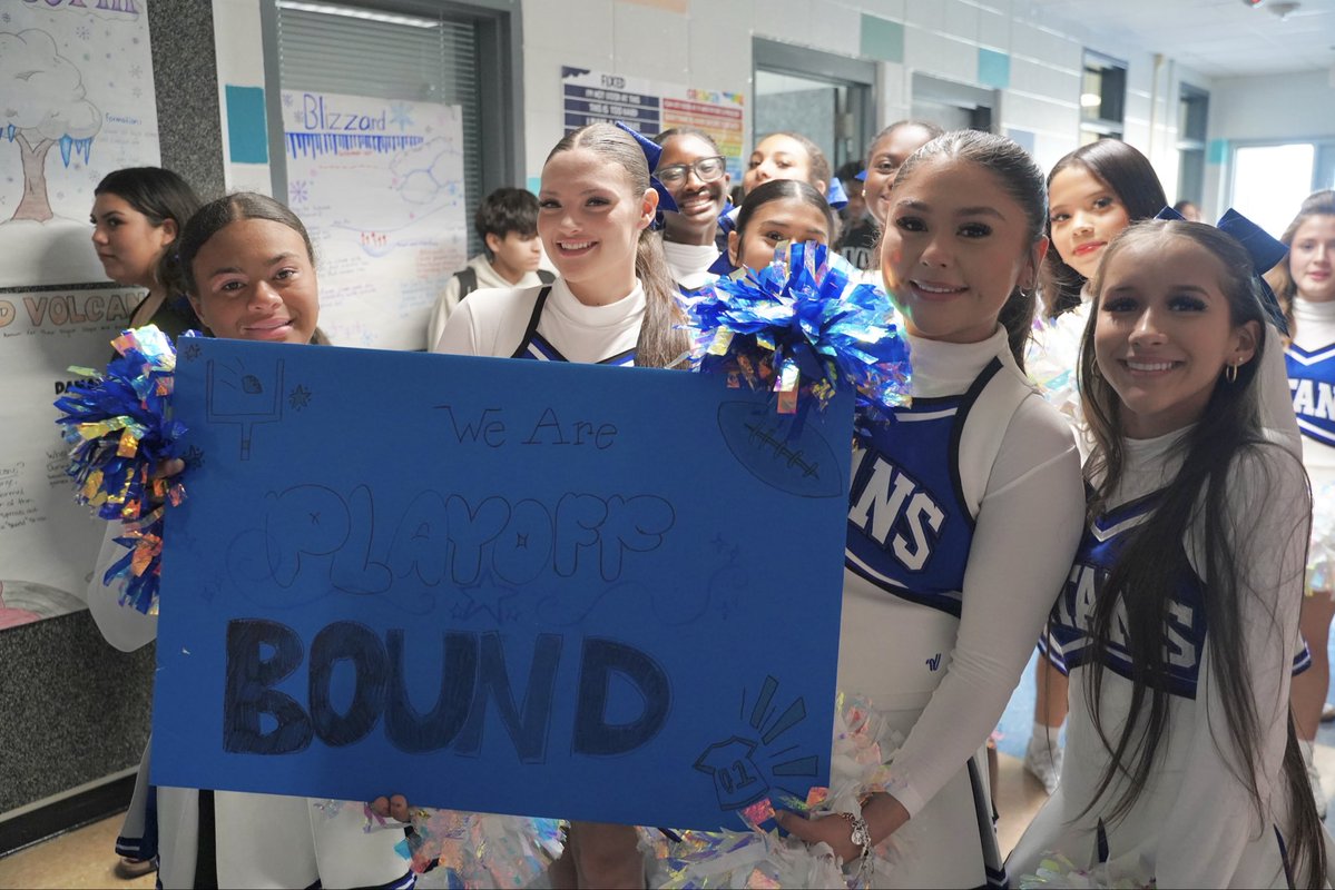 ManorISD's tweet image. 🎉 WHOSE HOUSE?! Our Titan Football Team is Playoff Bound!🏈

It&apos;s a great day to be a Manor New Tech High School Titan!💙🩶 We are absolutely bursting with pride for our amazing Titan Football Team as they head to the playoffs today! #BuildingALegacyOfGreatness🌟