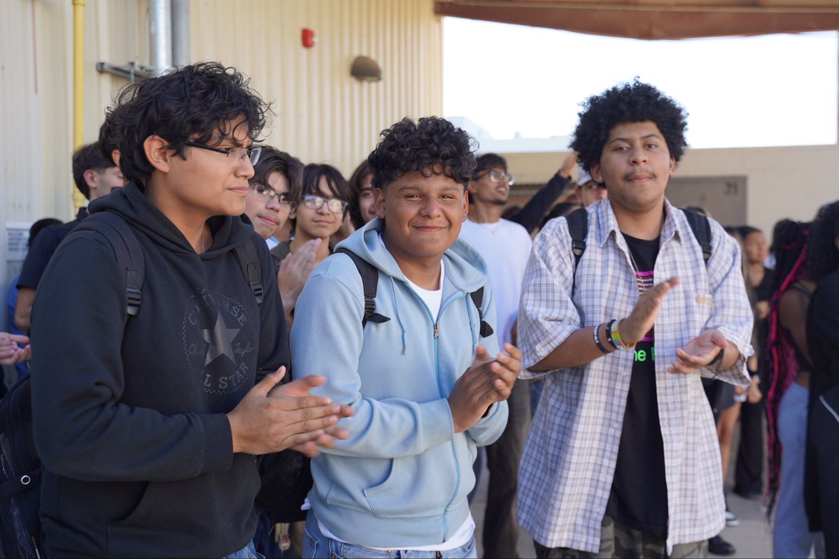 ManorISD's tweet image. 🎉 WHOSE HOUSE?! Our Titan Football Team is Playoff Bound!🏈

It&apos;s a great day to be a Manor New Tech High School Titan!💙🩶 We are absolutely bursting with pride for our amazing Titan Football Team as they head to the playoffs today! #BuildingALegacyOfGreatness🌟